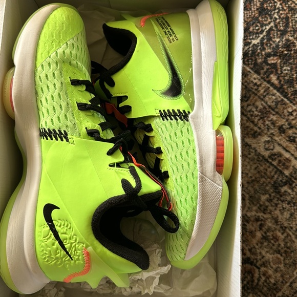 Lebron Witness V 9.5 - Picture 2 of 5